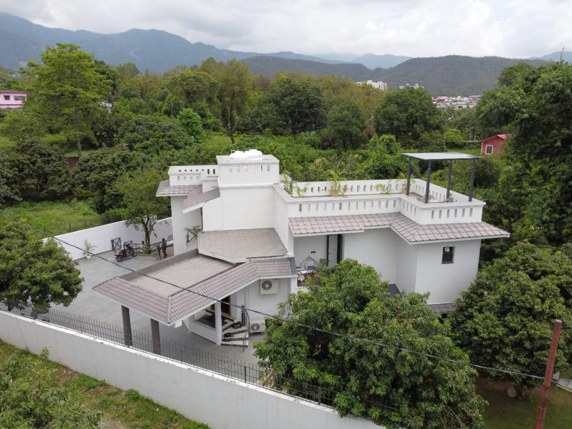 Villa Sierra Sky - Exquisite Elegant 4 Bedroom Villa Dehradun Exteriör bild